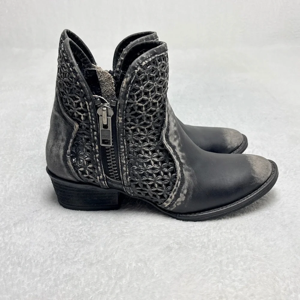 Circle G Black Distressed Leather Laser Cut Ankle Booties Side Zip Boots Size 10
